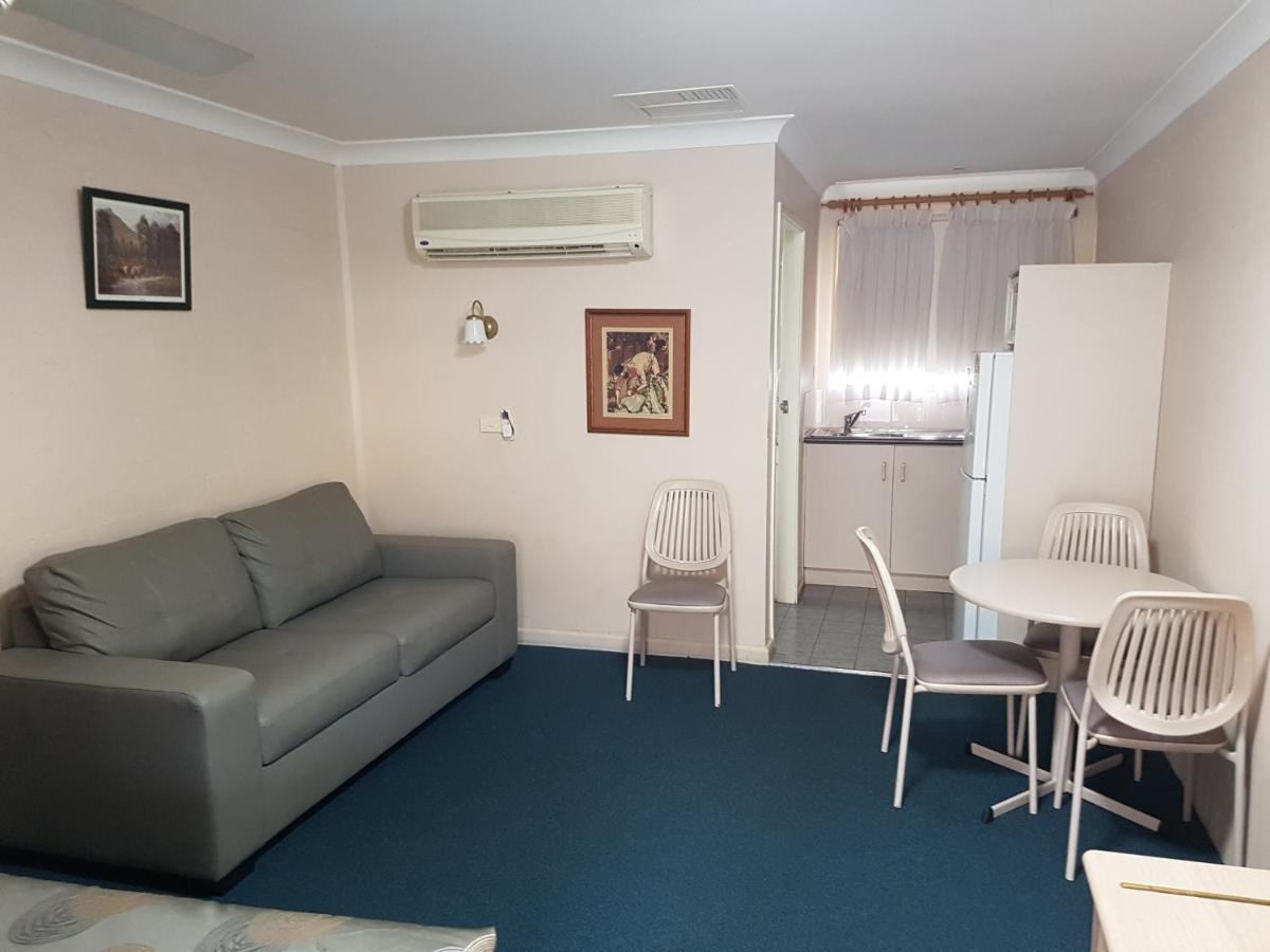 Abraham Lincoln Motel Tamworth Bagian luar foto