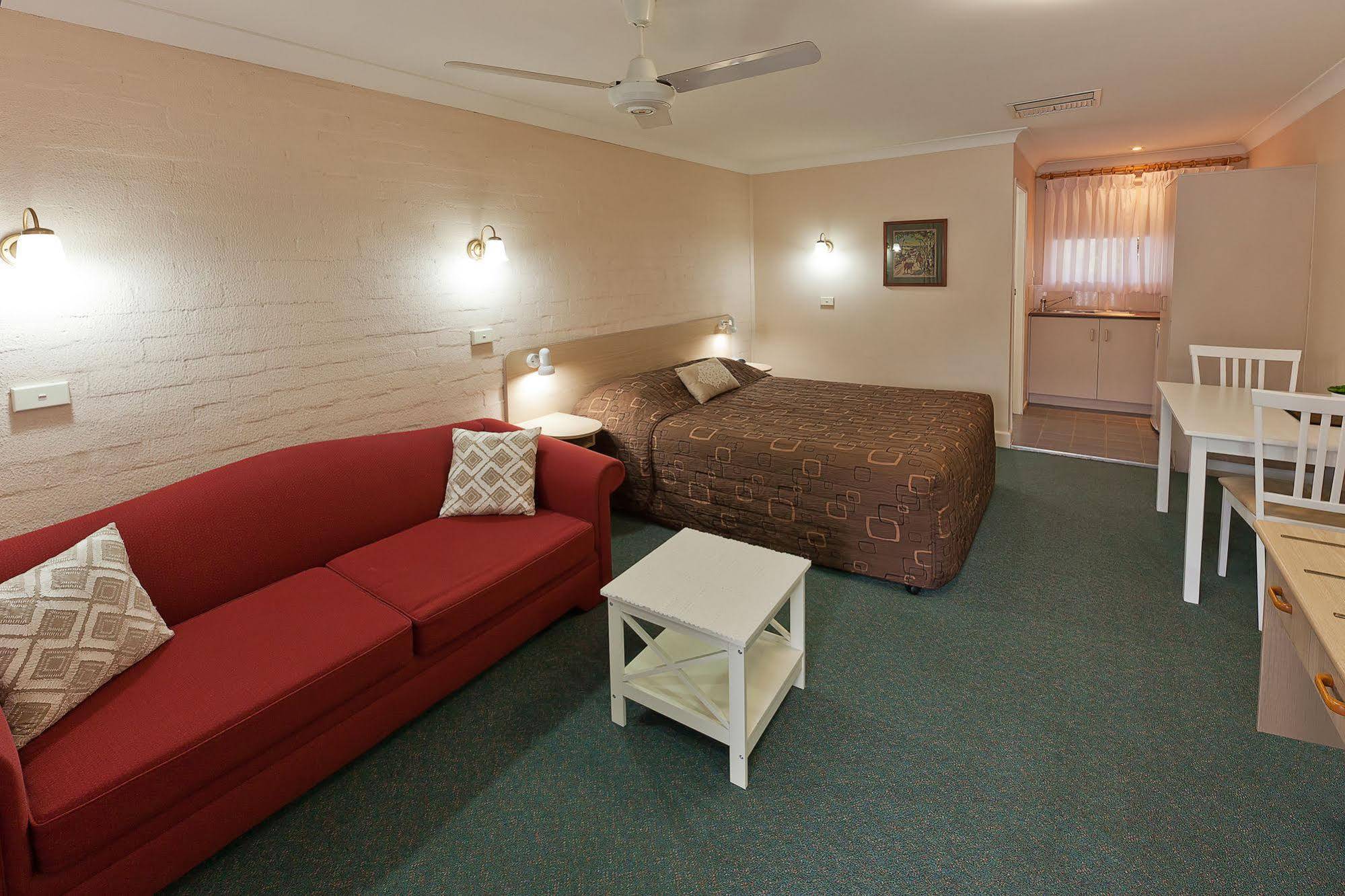 Abraham Lincoln Motel Tamworth Bagian luar foto