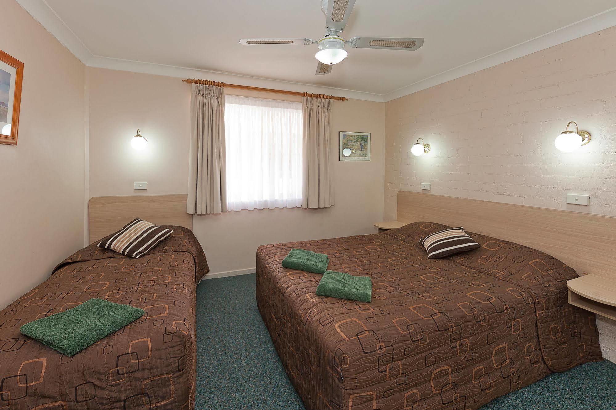 Abraham Lincoln Motel Tamworth Bagian luar foto