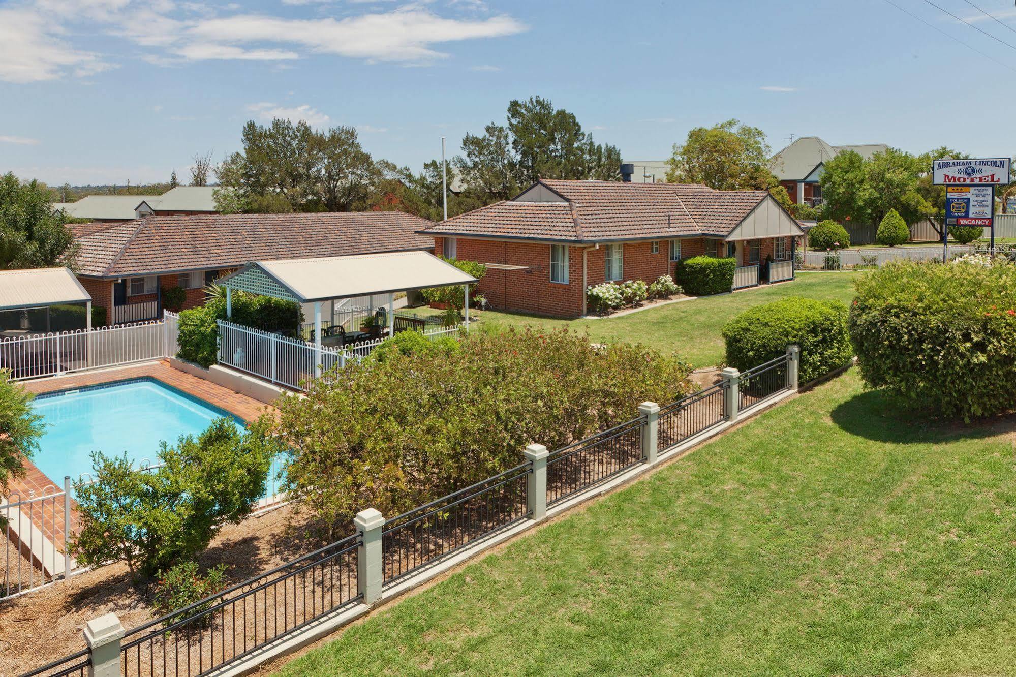 Abraham Lincoln Motel Tamworth Bagian luar foto